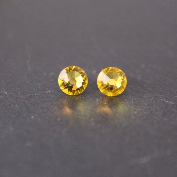 Light Topaz Crystal Stud Earrings - Picture 1 of 3